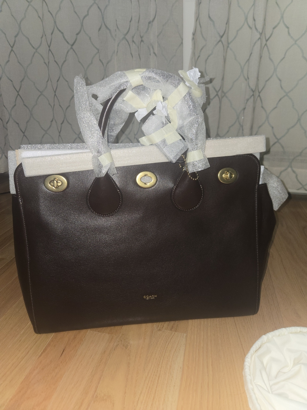 Coach Turnlock Tote 40 Maple